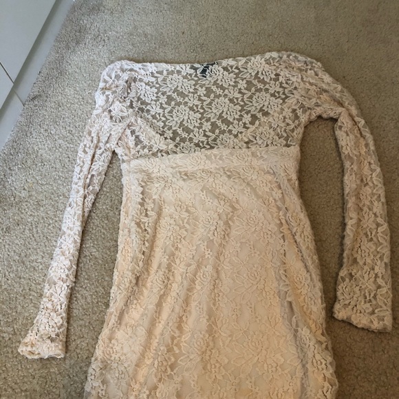 white low v-neck lace dress - Picture 3 of 3